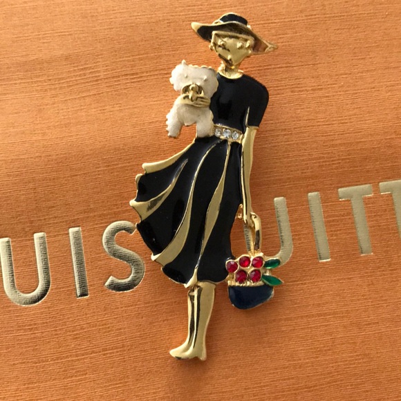 Jewelry - Classy Lady Vintage Brooch!